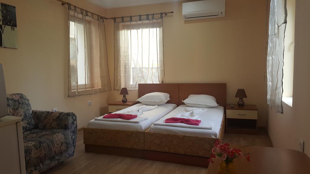 Cathedral Guesthouse Várna Kültér fotó